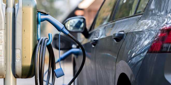 Gu&iacute;a exclusiva: c&oacute;mo cargar tu coche el&eacute;ctrico en casa de forma segura y eficiente