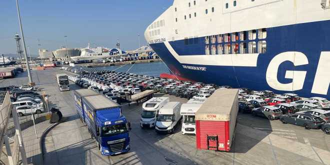 Transportes otorga 9,6 millones  en ayudas  para trasvasar mercanc&iacute;as desde la carretera al barco