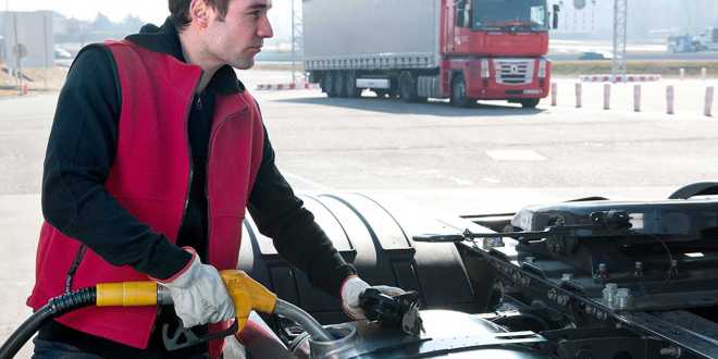 Transportistas denuncian que los cargadores no aplican la cl&aacute;usula de  revisi&oacute;n del precio combustible