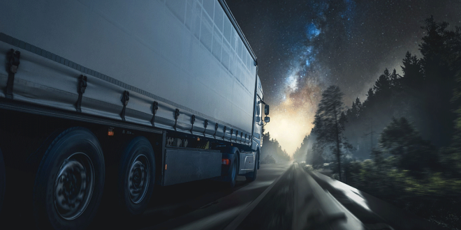 El eclipse  solar podr&iacute;a bloquear la actividad del transporte  internacional por carretera 
