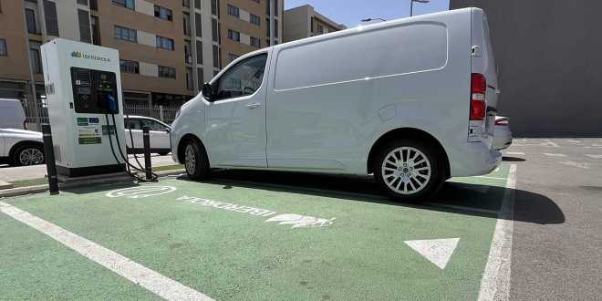 El Gobierno activa el Plan Auto 2030, con ayudas directas de hasta 5.500 euros para coches el&eacute;ctricos