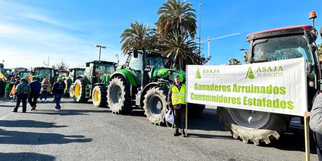 Nuevas manifestaciones de tractores colapsar&aacute;n hoy  de nuevo carreteras y cuidades