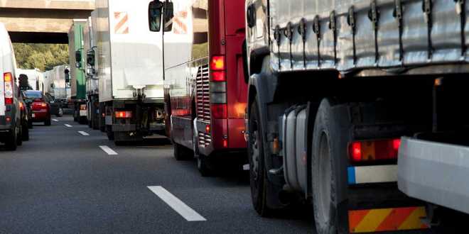 Hacienda agilizar&aacute; el acceso a las ayudas por el carburante para los transportistas