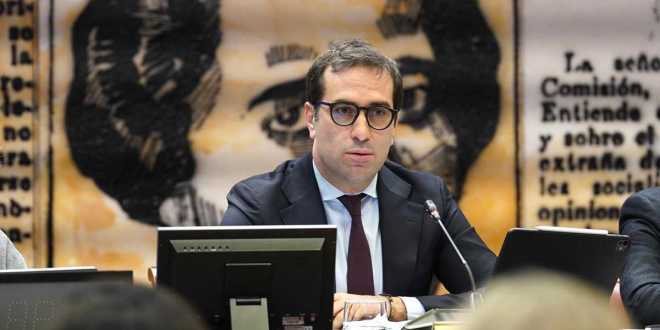 El Gobierno descarta por ahora rebajar el combustible mientras prepara  un paquete de medidas 