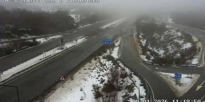 Lluvia y nieve mantienen cortadas al menos 37 carreteras  secundarias